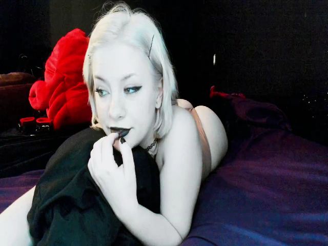 Live sex webcam photo for KayleeKarina #269498583