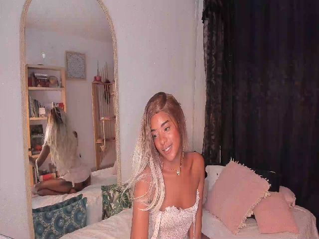 Live sex webcam photo for CleoFM #269492886