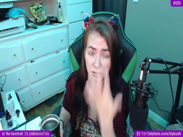Live sex webcam photo for LilyKush #269492937