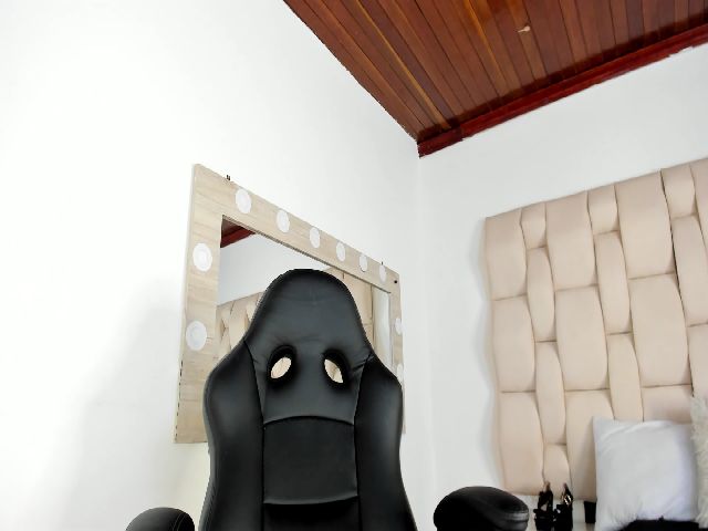 Live sex webcam photo for LoliSweet #269493862