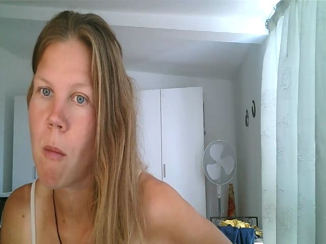 Live sex webcam photo for CallMeMaria #269502079