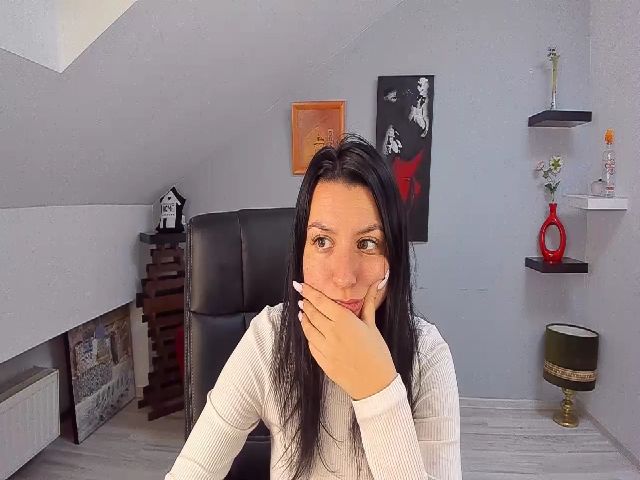 Live sex webcam photo for LizzieBrie #269493962