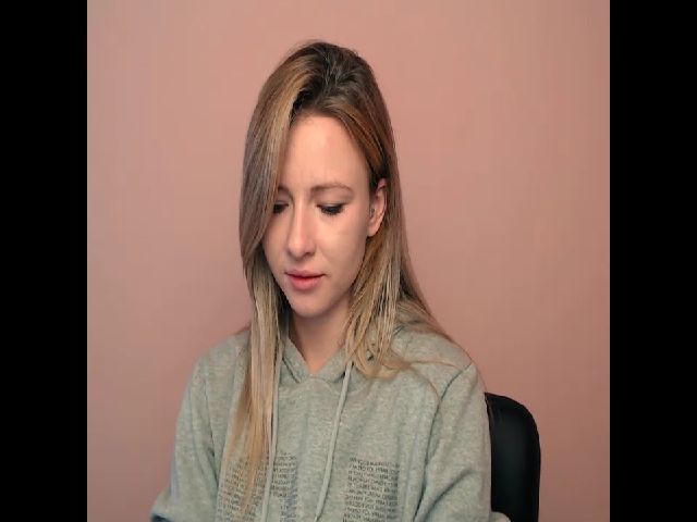 Live sex webcam photo for SweettDrream #269496680