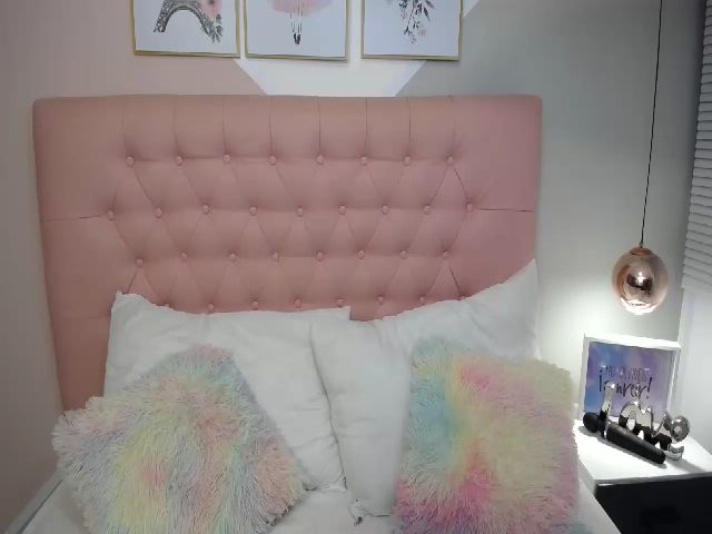 Live sex webcam photo for ema_zz #269494486