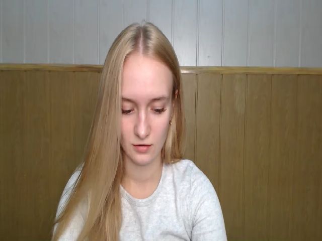 Live sex webcam photo for EmillyWillis #269495222