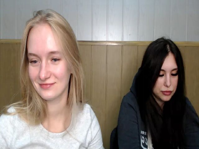 Live sex webcam photo for EmillyWillis #269496915