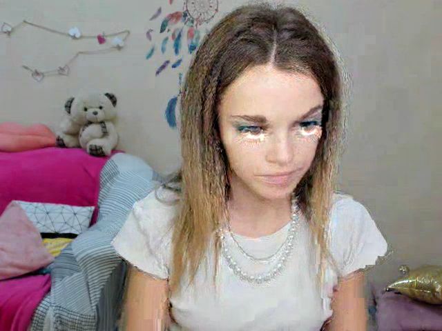 Live sex webcam photo for LoreinKis #269499382