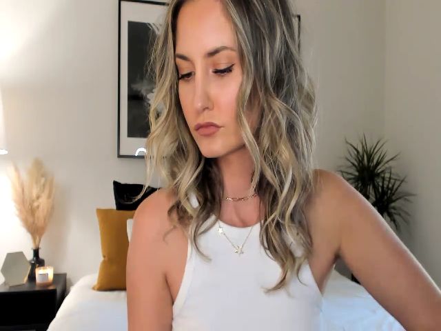 Live sex webcam photo for AlanaWylde #269492072