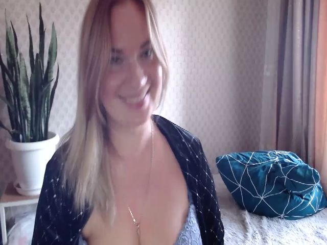Live sex webcam photo for Mari7777 #269499639