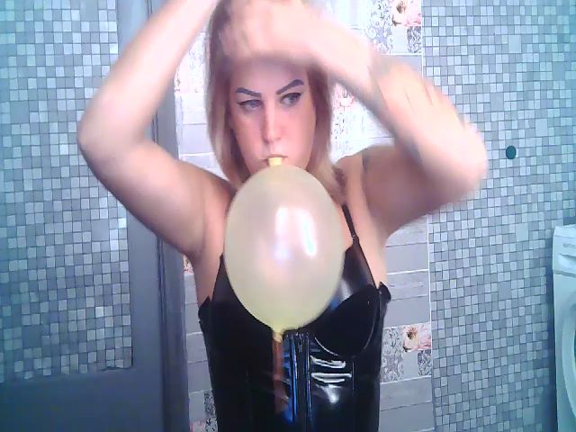 Live sex webcam photo for QueenBalloons #269494563