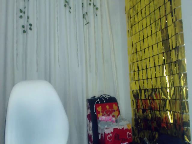 Live sex webcam photo for lauren_saray #269499288