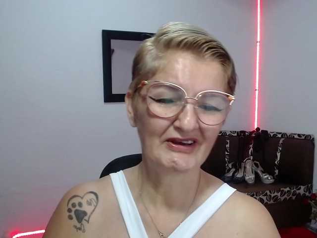 Live sex webcam photo for bety-cum2 #288017260