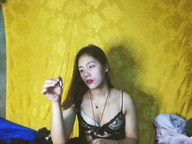 Live sex webcam photo for TrixieSoHottt #269500853
