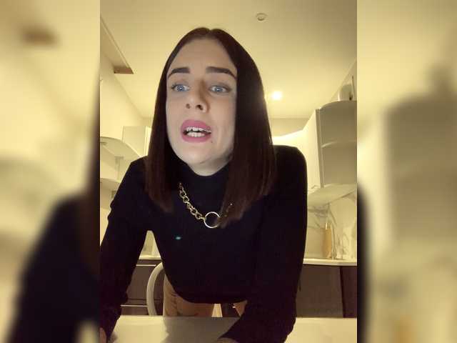 Live sex webcam photo for HannaMils #269502385