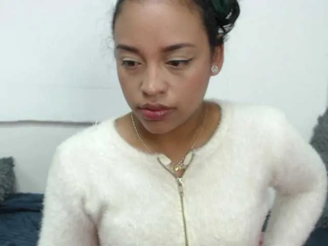 Live sex webcam photo for Angeluxxx #269508457
