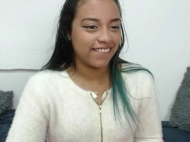 Live sex webcam photo for Angeluxxx #269510421