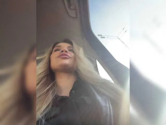 Live sex webcam photo for KettyPretty25 #269507376