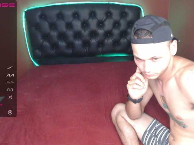 Live sex webcam photo for WONDERCOUPLEE #269504739