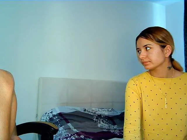 Live sex webcam photo for YOUNGCOUPLE20 #269506385