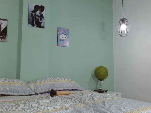 Live sex webcam photo for SalomePrice #269506013