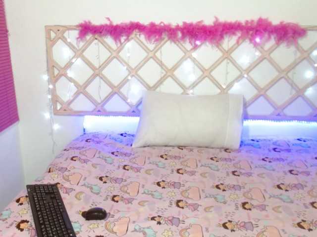 Live sex webcam photo for sofia-colins #269508227