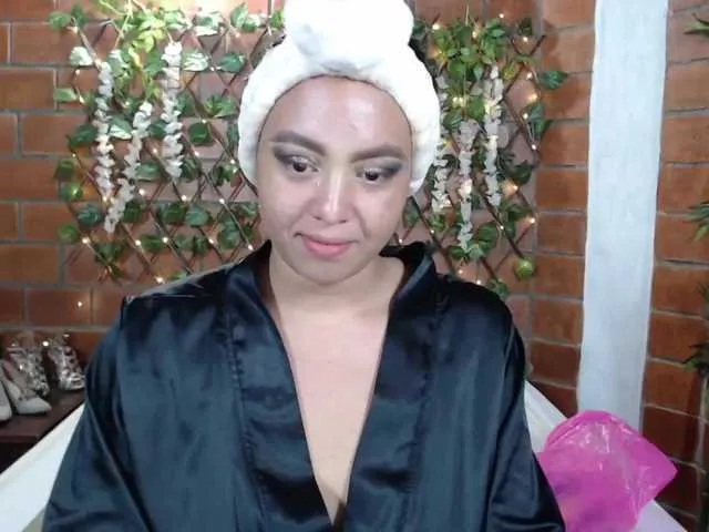 Live sex webcam photo for Victoria-Fox #269511717