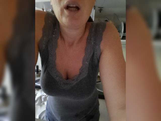 Live sex webcam photo for mellannie8 #269514370