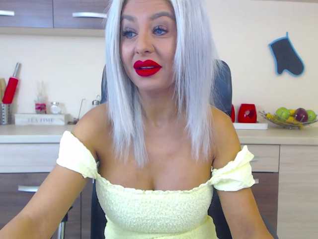 Live sex webcam photo for Miss-Kora #269512704