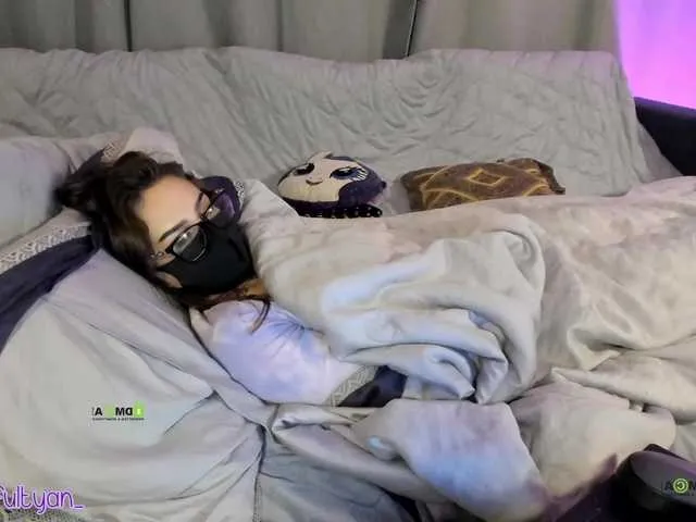 Live sex webcam photo for SinfulTyan #269510508