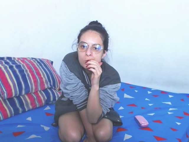 Live sex webcam photo for Maddyebela24 #269513220