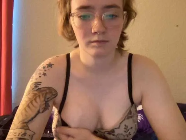 Live sex webcam photo for CandyBurger21 #269511254