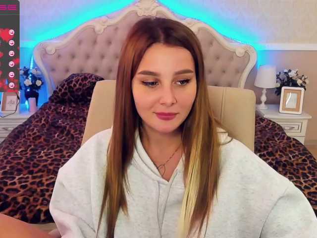 Live sex webcam photo for MillaDoll #269512285