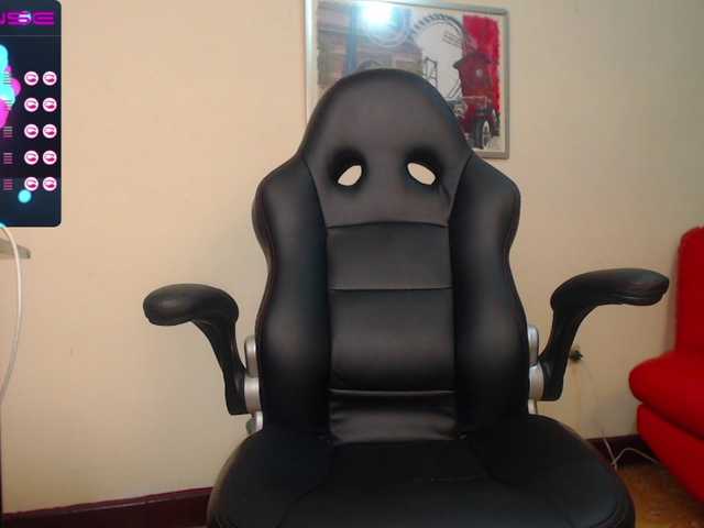 Live sex webcam photo for chloe-rosse #269512872