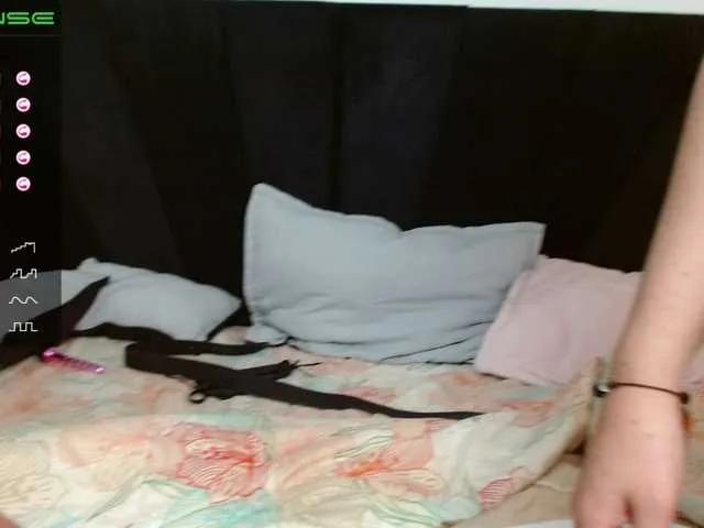 Live sex webcam photo for ShirleyandRay #269510651