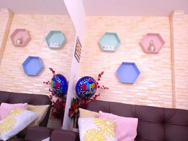 Live sex webcam photo for emily-brown #269514227