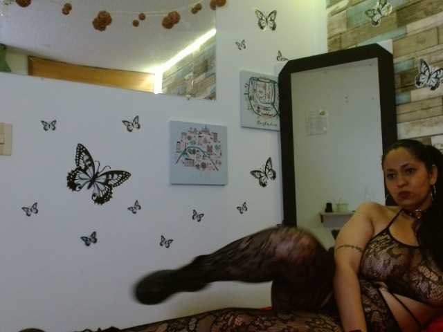 Live sex webcam photo for milenacambc #269515876