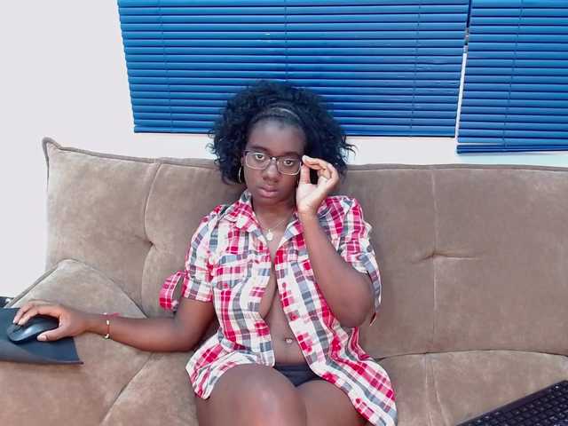 Live sex webcam photo for RoxyVelvet #269511368