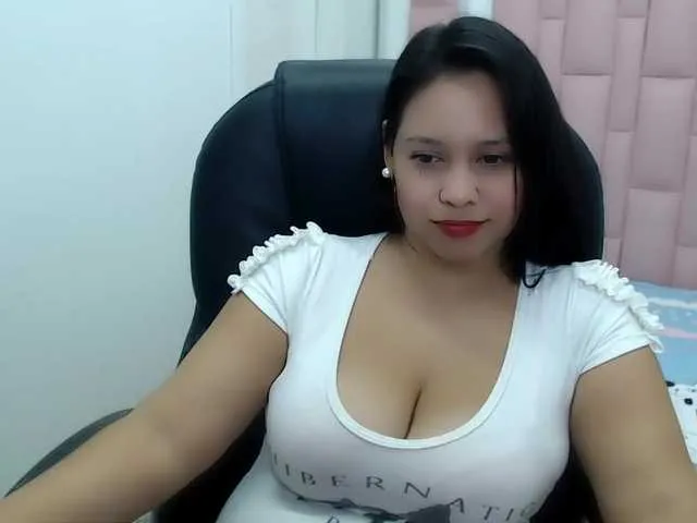 Live sex webcam photo for MollyPatrick2 #269511438