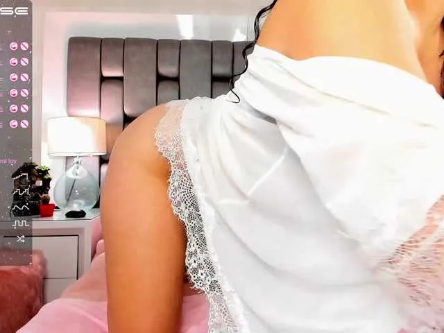 Live sex webcam photo for CarolaSallow #269516500