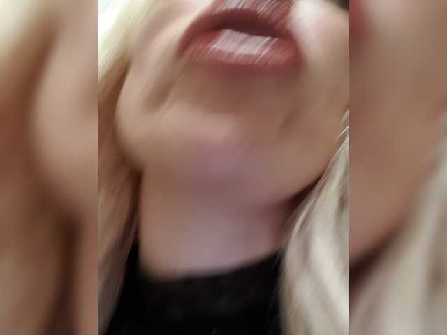 Live sex webcam photo for Sexywoman999 #269520699