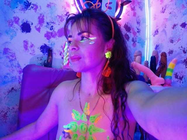 Live sex webcam photo for lucy-hot1 #269519524