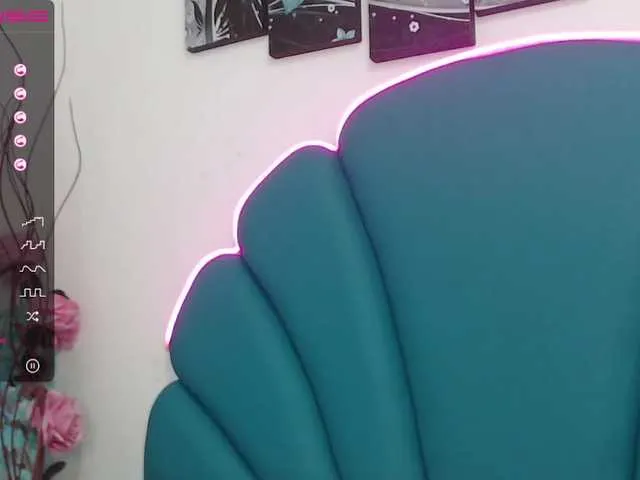 Live sex webcam photo for Madeline28 #269517496