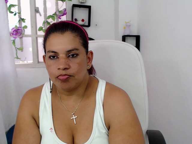 Live sex webcam photo for cristina-69 #269520007