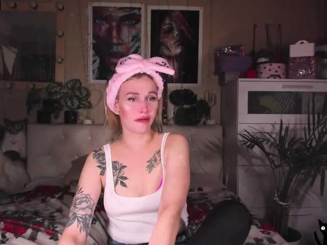 Live sex webcam photo for CatSeeYeah #269516553