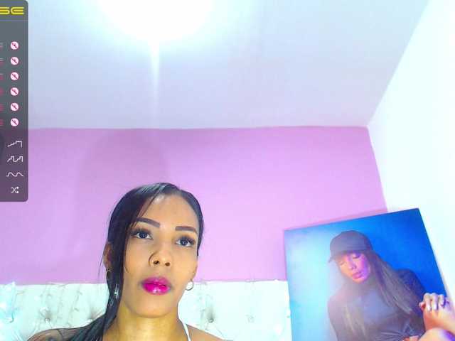 Live sex webcam photo for SammCherry #287929926
