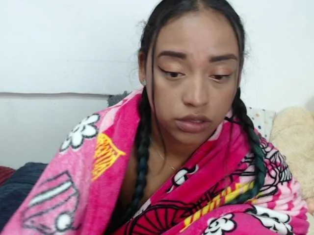 Live sex webcam photo for Angeluxxx #269529549