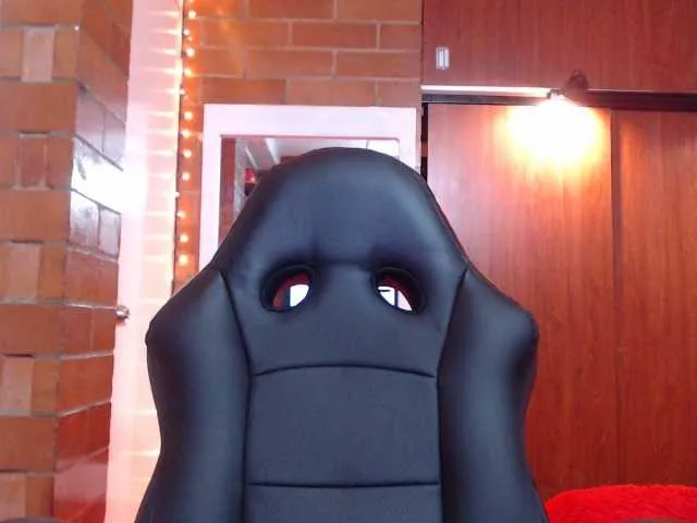 Live sex webcam photo for yesiehot1 #269521425