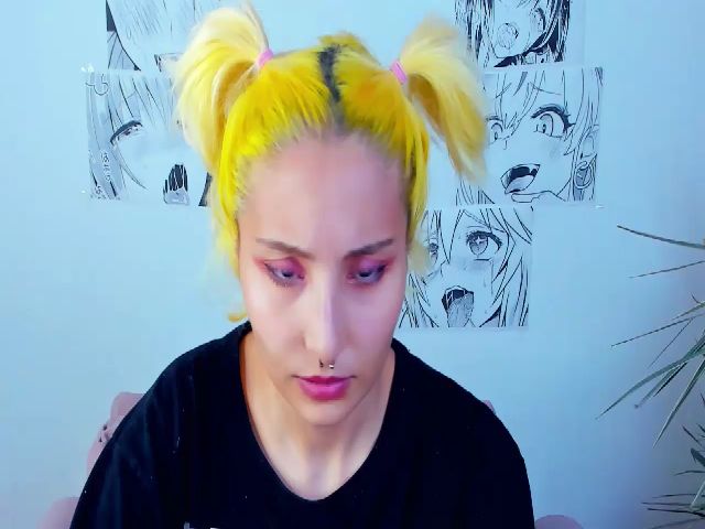 Live sex webcam photo for KarenIo #269525439