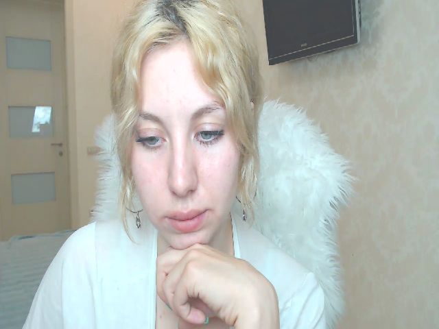 Live sex webcam photo for MollyDiamond1 #269527406