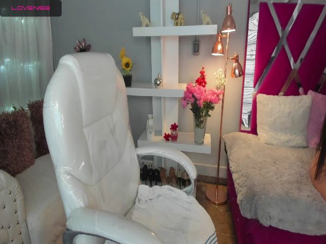 Live sex webcam photo for Samy_one #269530795
